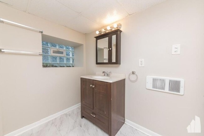 Foto del edificio - 1 bedroom in Chicago IL 60618