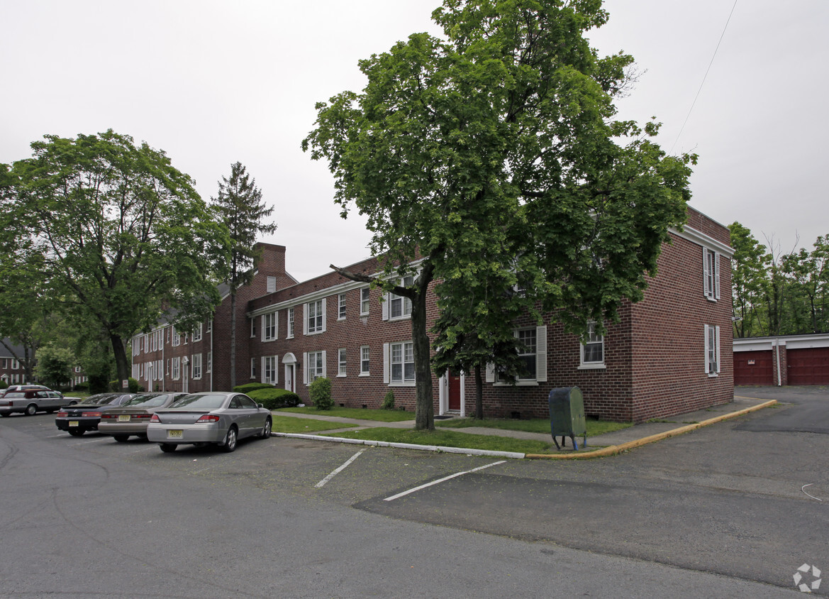 Foto del edificio - Elm Park Village