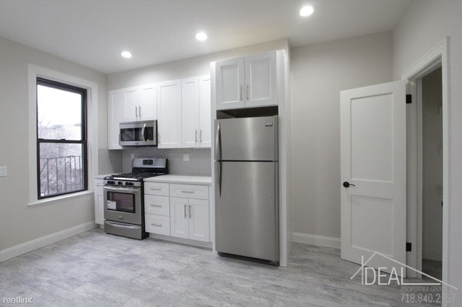 Building Photo - 206 Nassau Ave
