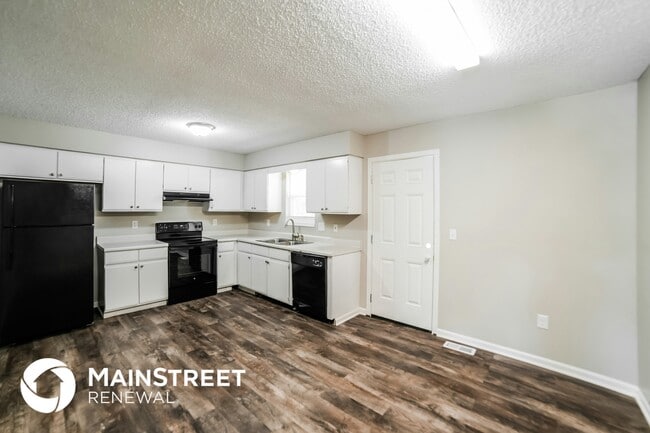 Building Photo - 806 SE 19th St