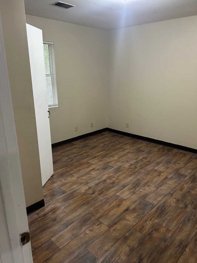Building Photo - 214 Hudson Dr