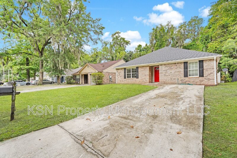 Foto principal - 7331 Leghorn St