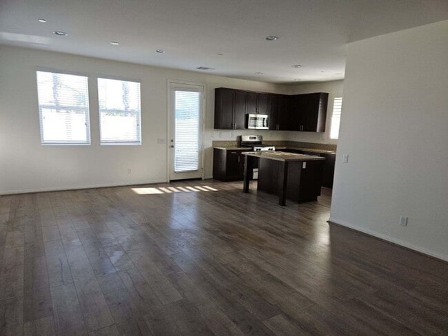 Foto del edificio - 3 bed, 2 1/2 bath home in Los Agaves Community!