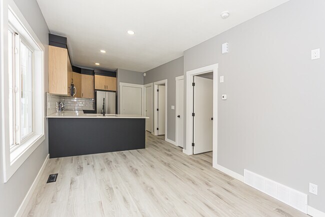 Photo du bâtiment - 11547 St Albert Trail NW