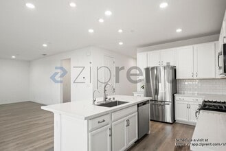 Building Photo - 861 Pipit St