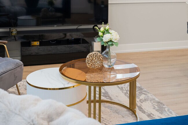 Foto del edificio - 801 S Western Ave