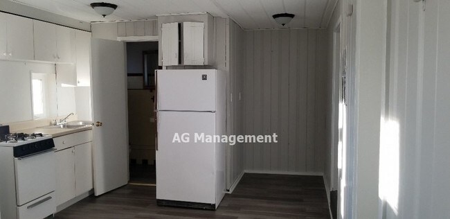 Foto del edificio - 8615 Pontiac Lake Rd