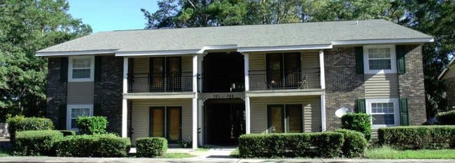 Building Photo - Plantation Oaks