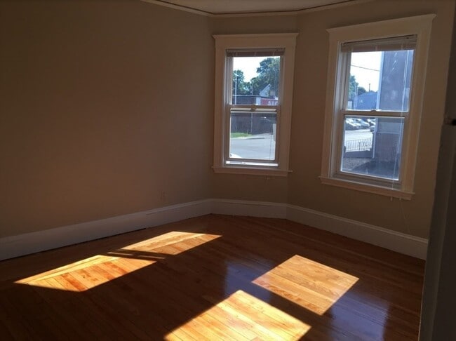 Foto del edificio - 295-297 Washington St