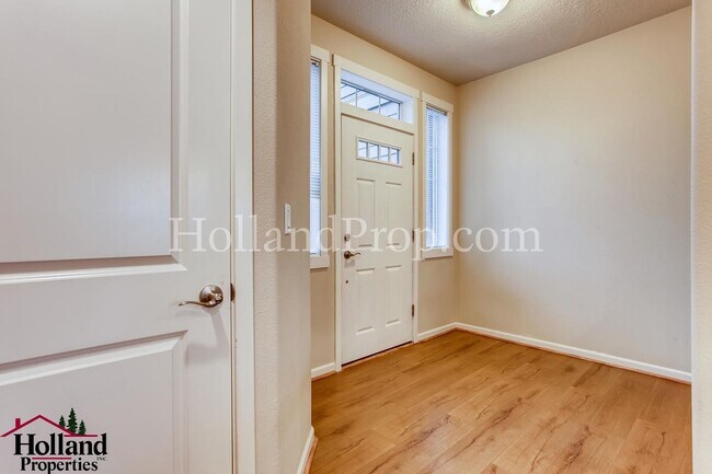 Foto del edificio - ** PRICE DROPPED ** Stylish 3-Bed, 2.5-Bat...