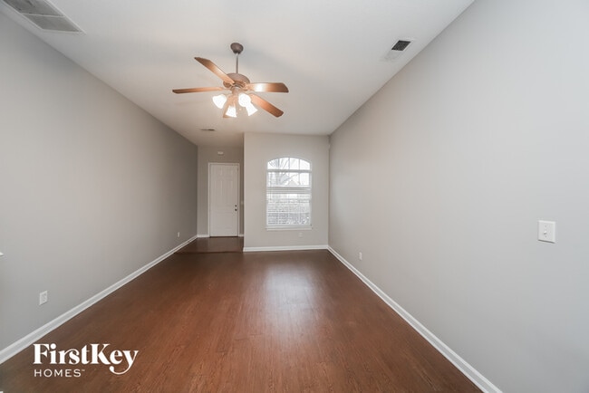 Foto del edificio - 7226 Grapetree Trail