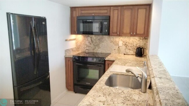 Foto del edificio - 1731 SE 15th St