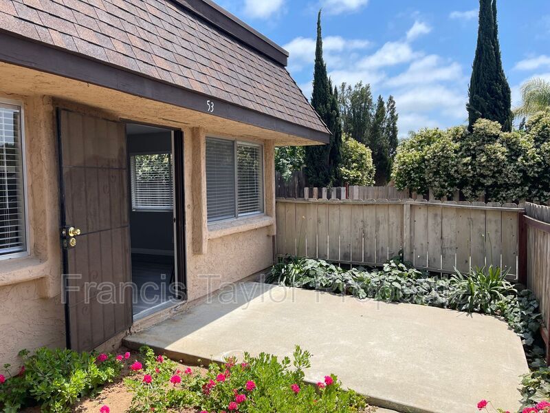 Foto principal - 2121 E Grand Ave