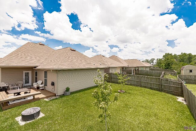 Foto del edificio - 15389 Mossystone Dr