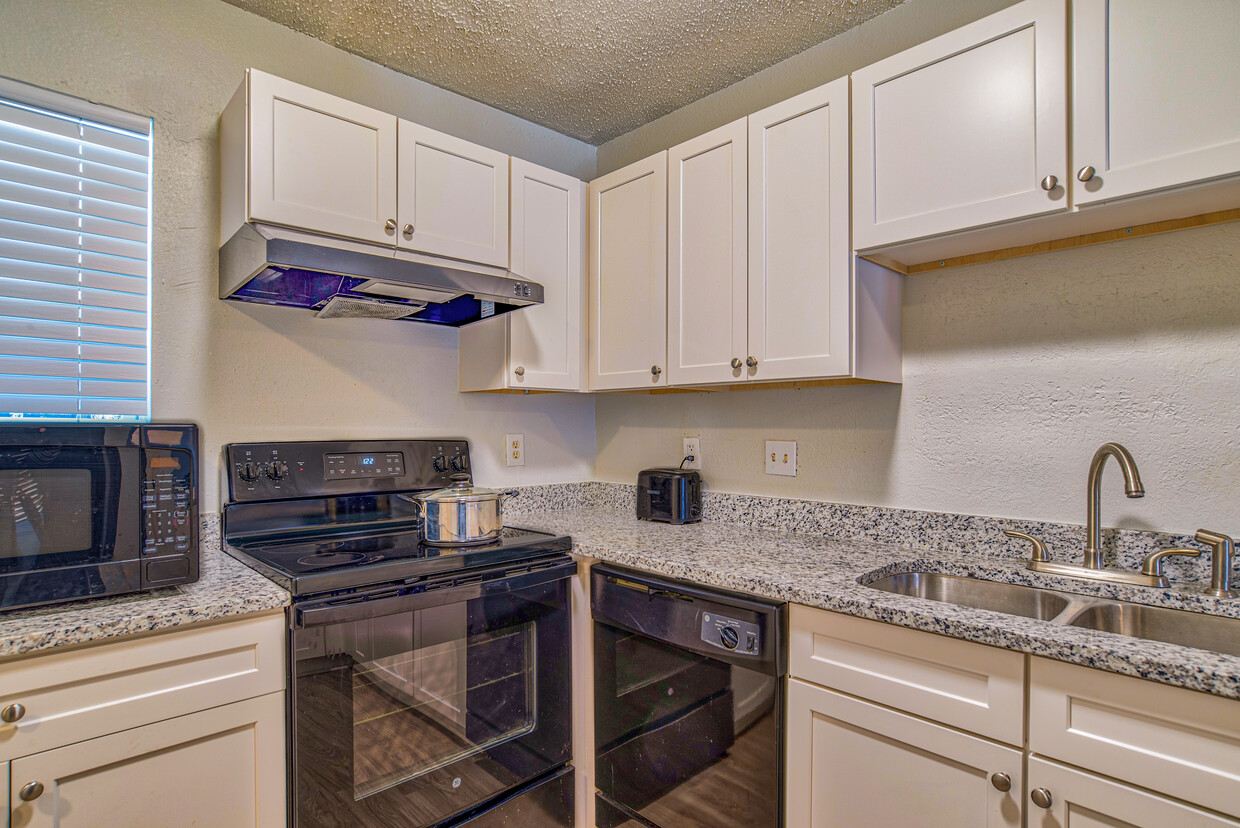 Granite counters in kitchen - Towne West Manor