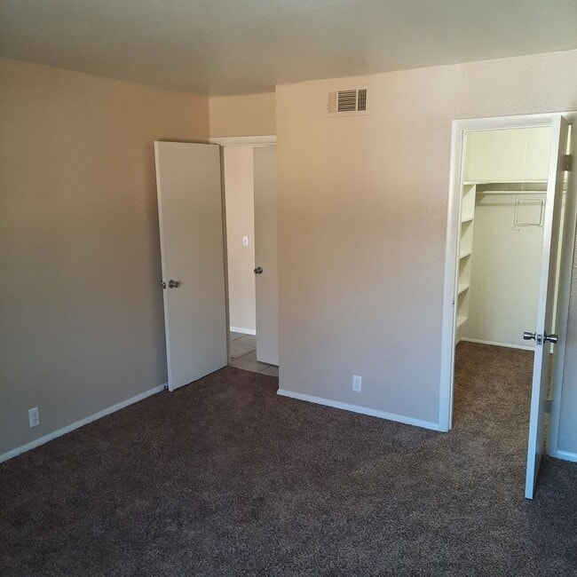 Foto del edificio - 5931 E 33rd Ct