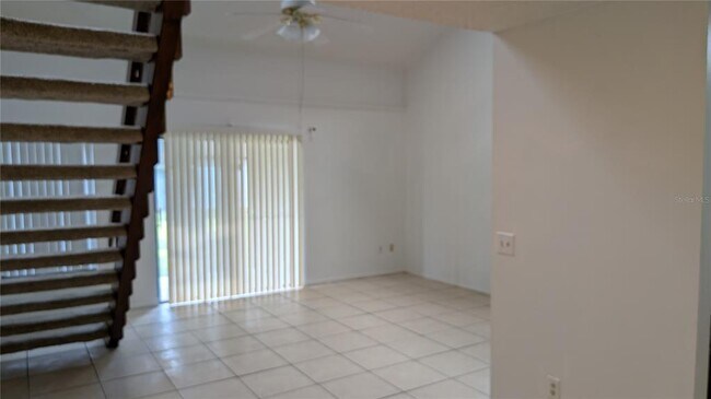 Foto del edificio - 2702 Tally Ho Ave