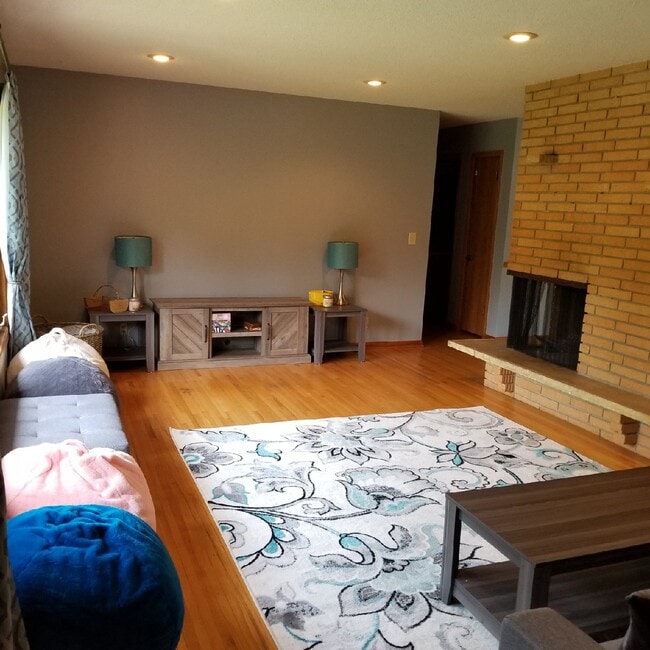 Foto del edificio - 3829 Pine Ln