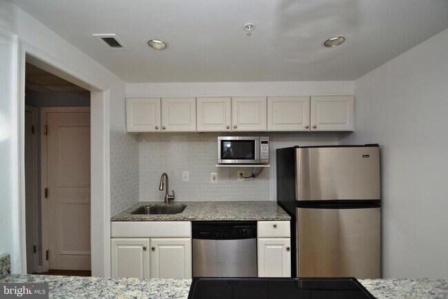 Building Photo - 1000 Fell St