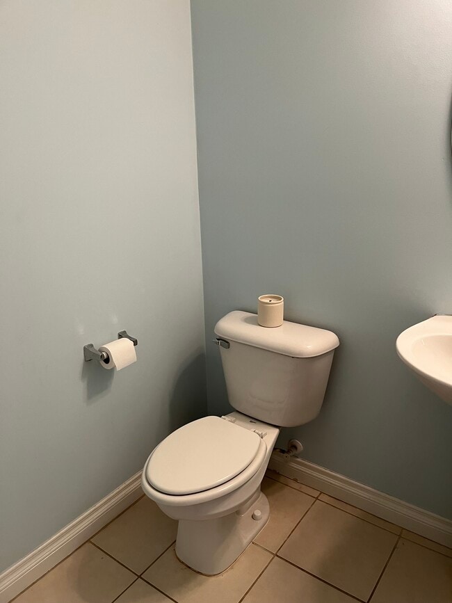 Building Photo - 5748 Hampshire Ln