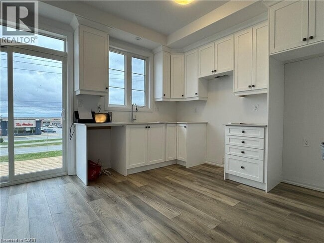 Building Photo - 120 Court Dr