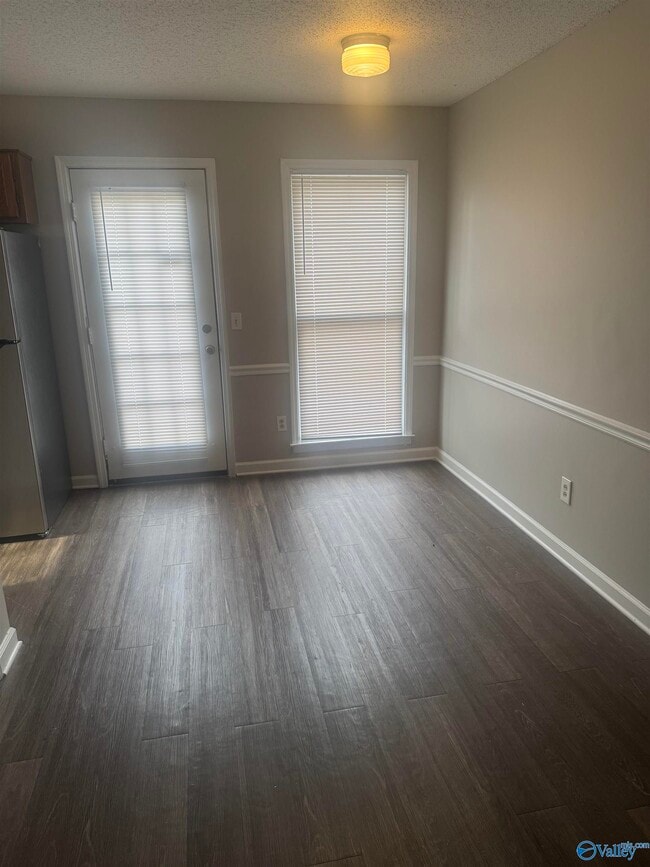 Building Photo - 4500 Bonnell Dr NW