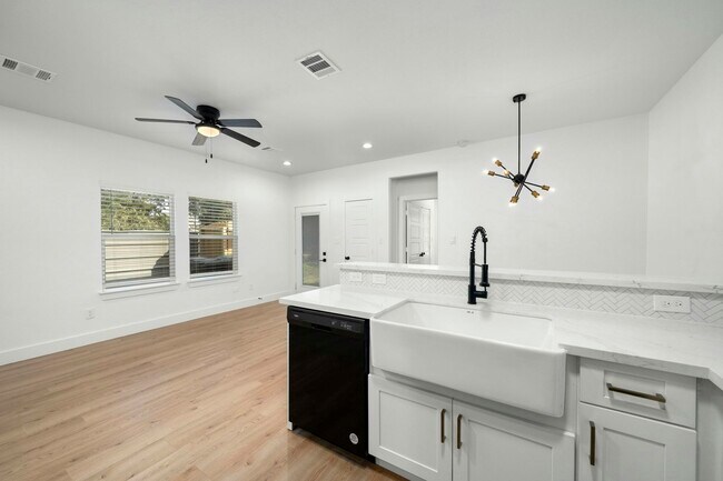 Foto del edificio - 7205 Tippett St