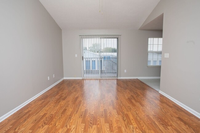 Building Photo - Library Park