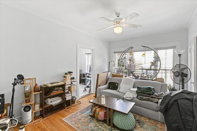Foto del edificio - 3451 N Elaine Pl