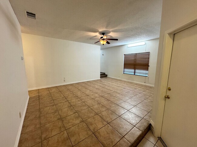 Foto del edificio - Ready For Move In - Nice 3/2 in West SA In...
