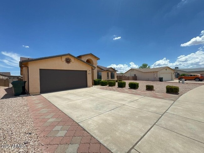 Building Photo - 4933 Los Reyes Dr