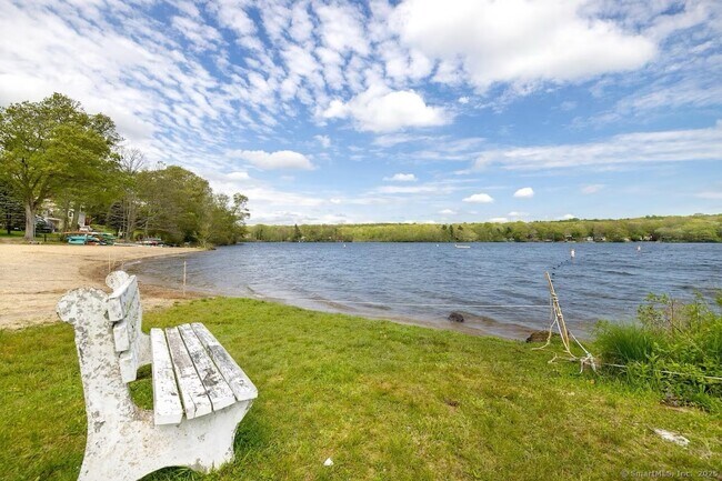 Foto del edificio - 76 Ridgewood Rd