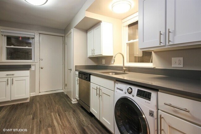 Foto del edificio - 2804 W Logan Blvd