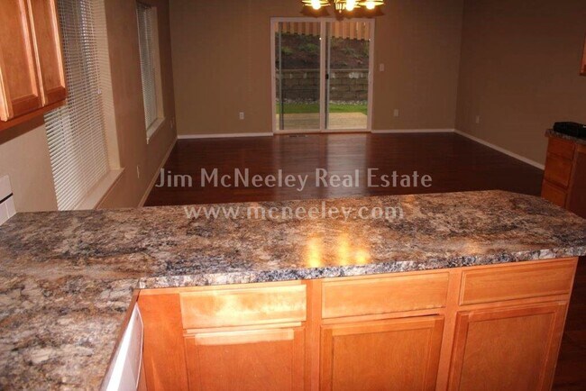 Foto del edificio - 3 br, 2 bath House - 2236 SE Salal Loop