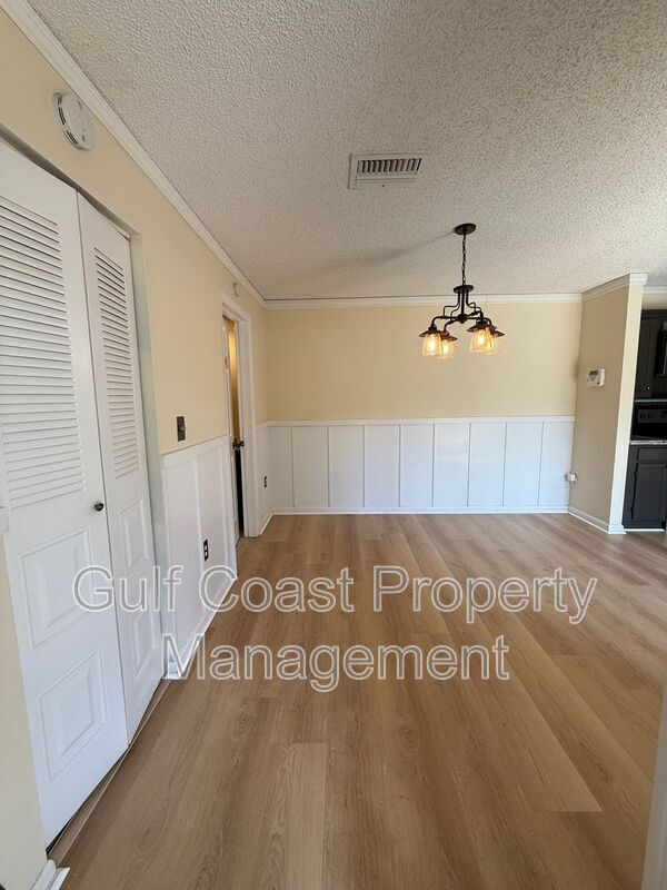Foto del edificio - 5249 Cedarbend Dr
