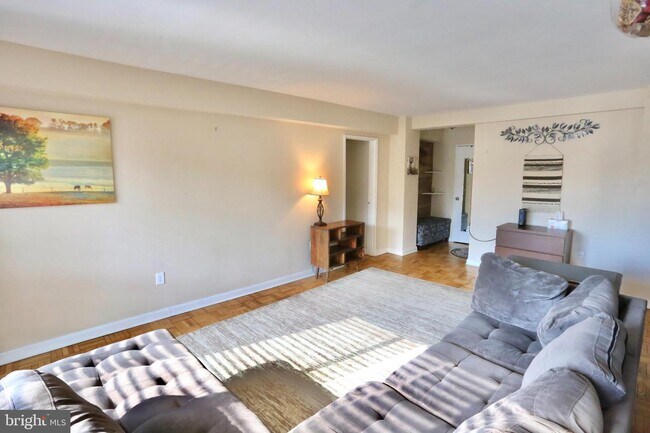 Foto del edificio - 3901 Tunlaw Rd NW