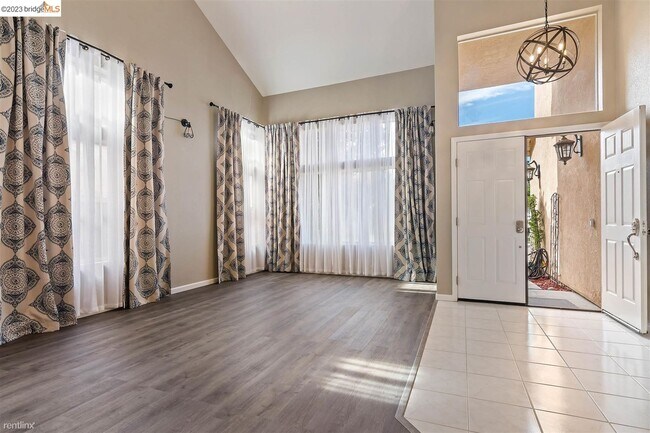 Foto del edificio - 5 br, 3 bath House - 701 Black Oak Way