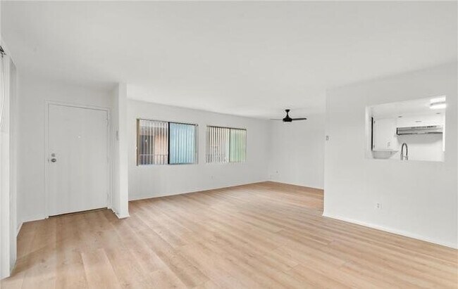 Building Photo - "Charming 1-Bedroom Condo in the Heart of ...