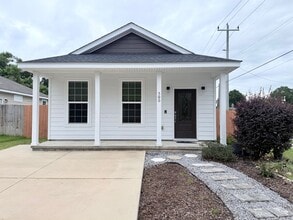 Building Photo - 500 N D St