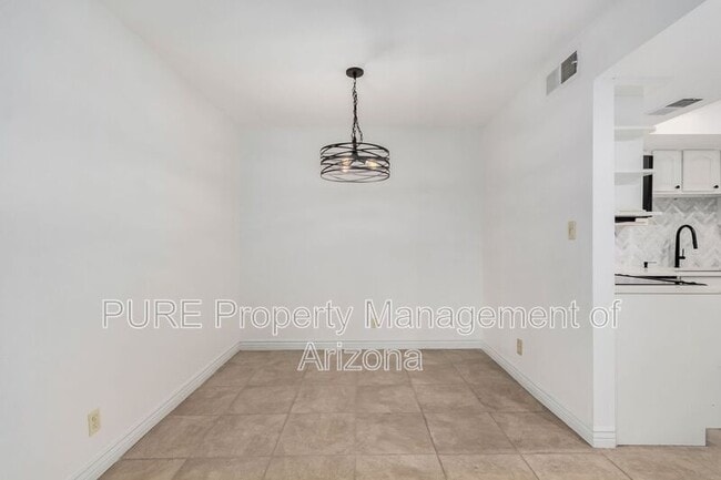 Building Photo - 1016 E Pueblo Dr