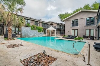 Building Photo - 7809 Meadow Park Dr