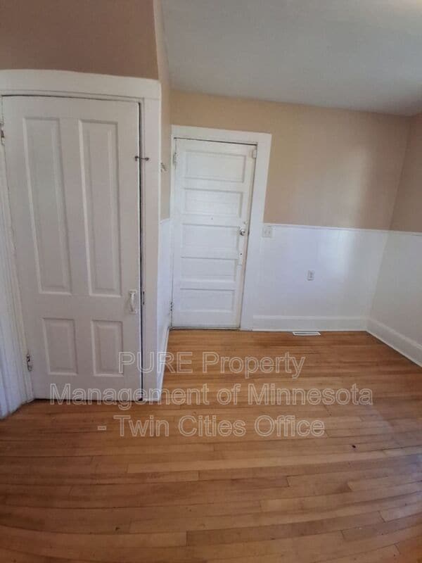 Building Photo - 987 N Churchill St