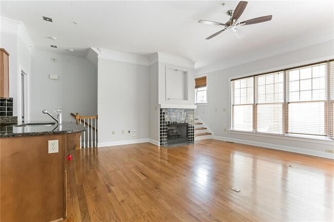 Building Photo - 1381 Parkview Ln