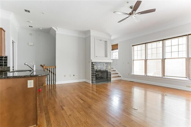 Foto del edificio - 1381 Parkview Ln