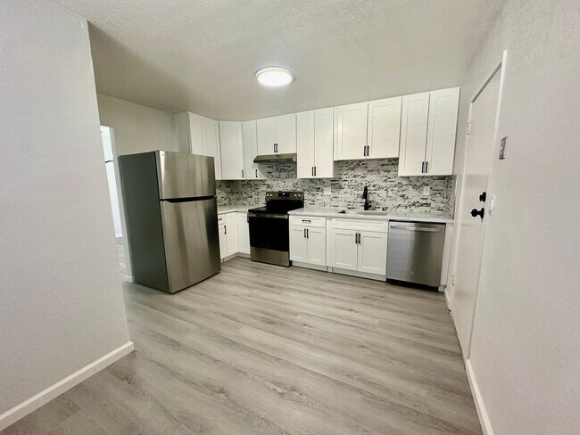 Building Photo - Come see this beautiful completely remodeled 3 bedroom 2 bath home, ready for you to move in today!