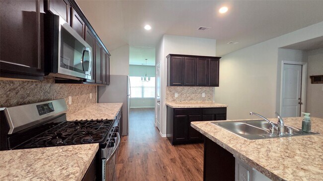 Foto del edificio - 14097 Lake Cres Dr
