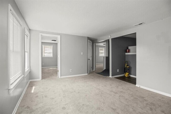 Building Photo - 628 E Fair St