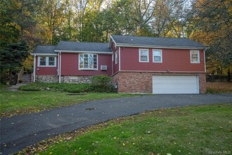 Building Photo - 551 S Pascack Rd