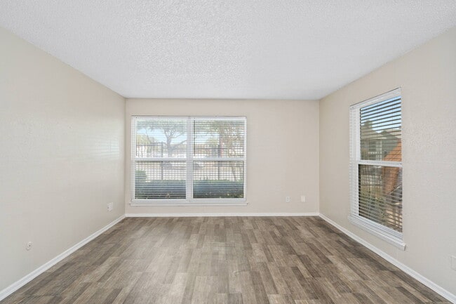 Classic 1 BR, 1BA Apartment - Tides on Avril