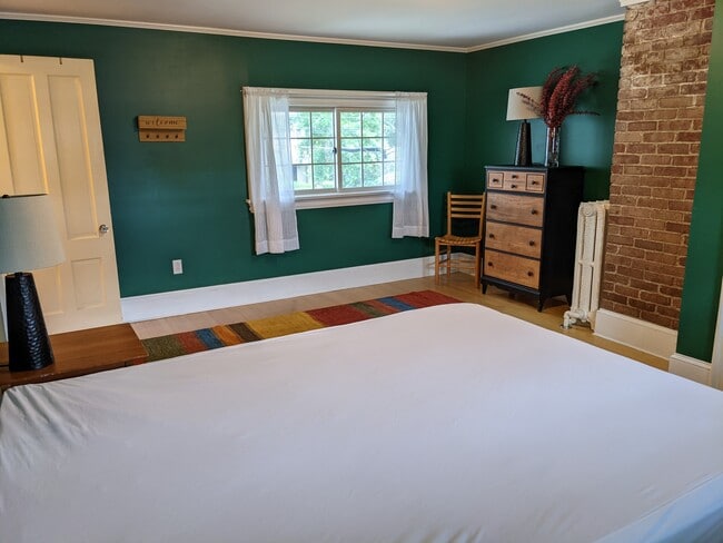 Se puede proporcionar un escritorio si se solicita. - 27 Howard St